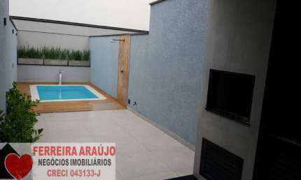 Sobrado Novo com Piscina: Conforto e Lazer Próximo à Av. Cupecê