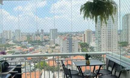 Apartamento Fino Acabamento, localizado em uma travessa da Av. Washington Luis.