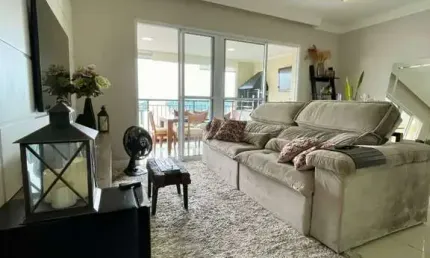Apartamento com varanda gourmet, 03 dormitórios, sendo 1 suíte, 2 vagas de garagem.