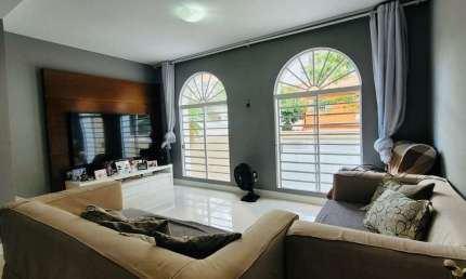 CASA COM 03 DORMITÓRIOS, 02 VAGAS DE GARAGEM NO JARDIM PRUDÊNCIA!