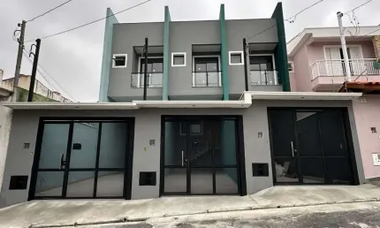 Sobrado Novo com Fino Acabamento e Terraço Gourmet em Campo Grande.