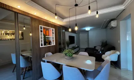 Oportunidade com 03 quartos, 02 vagas, móveis, perto do centro.