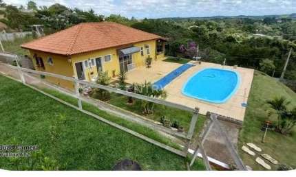 Chácara á venda em Jarinu com 2.100m²,piscina,garagem coberta para 5 carros,valor venda 830.000,00.