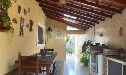 Casa à venda no Jd. Danúbio,com 4 quartos(sendo 1 suíte),3 banheiros,2vagas .