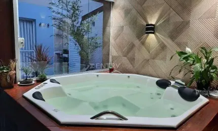 Linda casa térrea no Condomínio VINTAGE á VENDA,com 110M2 útil ,120M2 total,4 banheiros incluindo lavabo,3 dormitórios (sendo 1 suíte )2 vagas.
