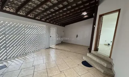 CASA TÉRREA COM 2 DORMITÓRIOS,   1 SUÍTE,  SALA DE ESTAR E JANTAR INTEGRADA À COZINHA, ESCRITÓRIO,  2 VAGAS. JARDIM ITÁLIA,  VARZEA PAULISTA-SP