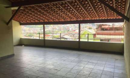 SOBRADO COM 3 DORMITÓRIOS E VAGA DE GARAGEM PARA 4 CARROS OU COMÉRCIO EM VÁRZEA PAULISTA-SP
