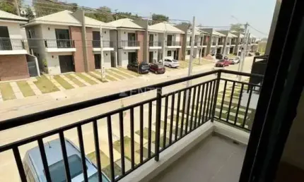LINDO E NOVO SOBRADO EM CONDOMÍNIO COM LAZER, 2 SUÍTES,  SALA 2 AMBIENTES,  COZINHA, LAVANDERIA,  VARANDA, QUINTAL E 2 VAGAS NO BAIRRO JD. CAROLINA,  JUNDIAÍ-SP