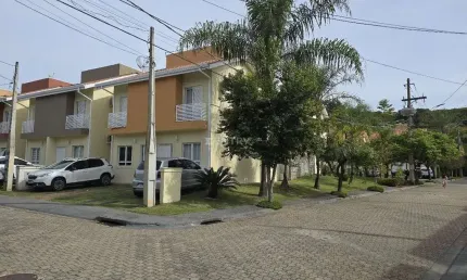 Lindo sobrado em condomínio,  2 dormitórios,  sala , cozinha, banheiro,  lavabo, 2 vagas, ar condicionado, rico em planejados! vila maringá,  jundiaí-sp