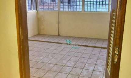 2 casas  bem localizada no Vila União - próximo a Luciano Carneiro e Montese - estação de metrô