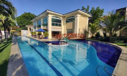 Excelente casa com 186m² em condomínio na Lagoa Redonda.