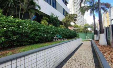 Apartamento de 108m² no Cocó. Condomínio com piscina, deck, churrasqueira e quadra.