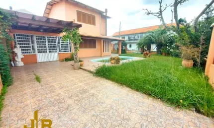Casa 4 Dormitórios à venda no Bairro Centro com 160 m² de área privativa - 3 vagas de garagem