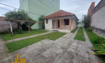 Casa 4 Dormitórios à venda no Bairro Centro com 160 m² de área privativa - 2 vagas de garagem