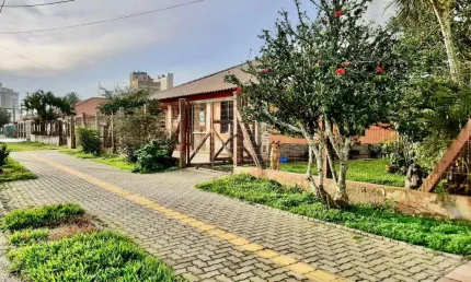 Casa 6 Dormitórios à venda no Bairro Centro com 200 m² de área privativa - 2 vagas de garagem