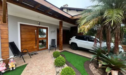 Casa 3 Dormitórios à venda no Bairro Zona Nova com 123 m² de área privativa - 2 vagas de garagem