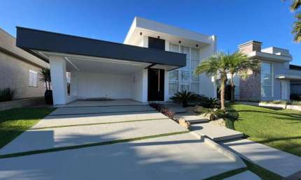 Casa 4 Dormitórios à venda no Bairro Petrobras com 197 m² de área privativa - 2 vagas de garagem