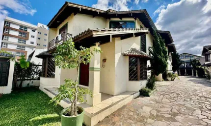 Sobrado/ duplex 4 dormitórios à venda no bairro centro com 230 m² de área privativa - 1 vaga de garagem
