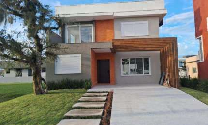 Casa 3 Dormitórios à venda no Bairro Petrobras com 171 m² de área privativa - 2 vagas de garagem