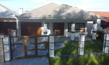 Casa 3 dormitórios à venda no bairro nova tramandaí com 93 m² de área privativa - 2 vagas de garagem