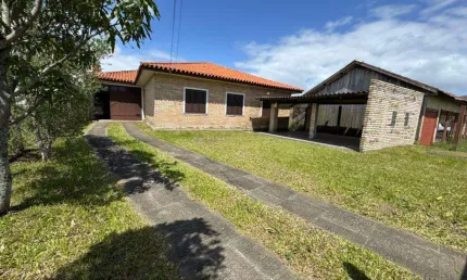 Casa 4 Dormitórios à venda no Bairro Centro com 160 m² de área privativa - 2 vagas de garagem