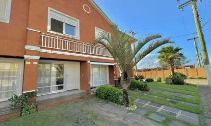 Casa 2 Dormitórios à venda no Bairro Centro com 80 m² de área privativa - 1 vaga de garagem