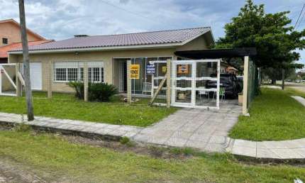 Casa 3 Dormitórios à venda no Bairro Barra com 136 m² de área privativa - 1 vaga de garagem