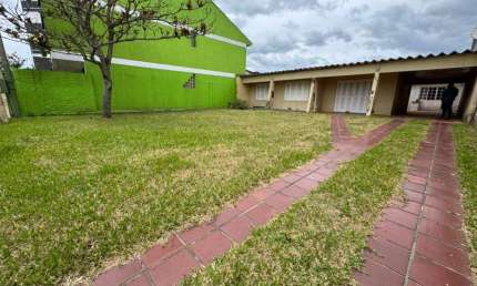 Casa 6 Dormitórios à venda no Bairro Barra com 120 m² de área privativa