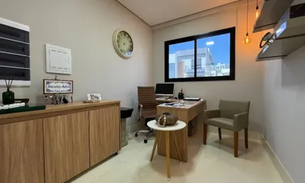Casa Térrea à Venda no Residencial Bella Campinas – 3 Suítes, Escritório e Piscina com Parede de Vidro
