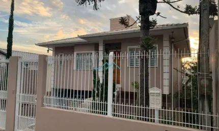 Casa à venda em Florianópolis, Jardim Atlântico, com 3 quartos, com 214 m²