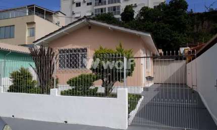Casa com 2 quartos à venda na Rua Hermes Zapelini, 99, Barreiros, São José por R$ 954.000