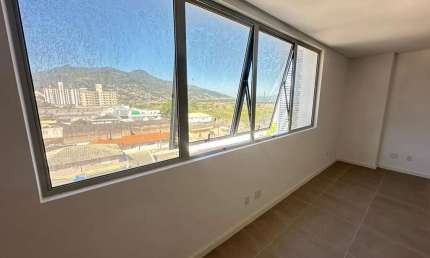 Sala comercial à venda na Rua José Brognoli, 117, Saco dos Limões, Florianópolis por R$ 385.000