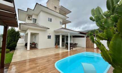 Casa com 3 quartos à venda na Ivete Monteiro Texeira, 51, Fazenda da Armação, Governador Celso Ramos por R$ 1.999.000
