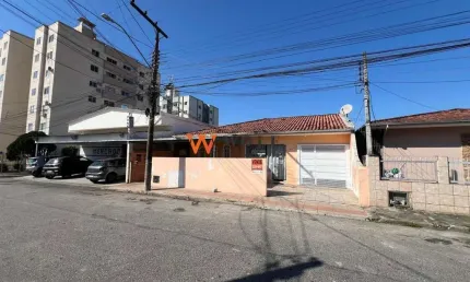Casa com 5 quartos à venda na Rua Adão Schmidt, 997, Barreiros, São José por R$ 1.050.000