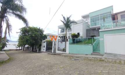 Casa com 4 quartos para alugar na Dr.  Agripa de Castro Faria, 102, Coqueiros, Florianópolis por R$ 6.990