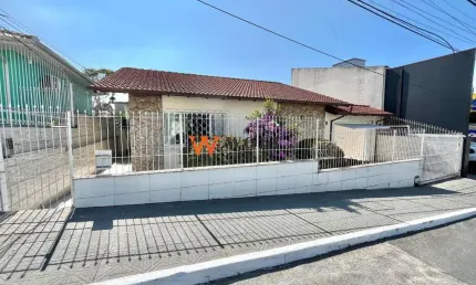 Casa com 3 quartos à venda na Rua Nove de Julho, 645, Ipiranga, São José por R$ 889.000