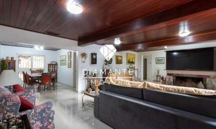 Casa com 4 quartos à venda na Avenida Guaíba, Vila Assunção, Porto Alegre por R$ 1.349.000