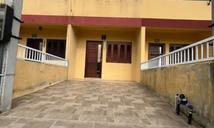 Sobrado à Venda — Localização Privilegiada no Centro de Cidreira!