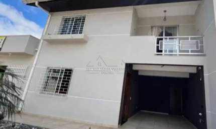 Casa com 3 quartos à venda na Rua José Miranda de Castro, 31, Portão, Curitiba, 111 m2 por R$ 750.000