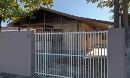 Casa com 3 quartos à venda na rua sereia, 33, shangri-lá, pontal do paraná, 120 m2 por r$ 479.000