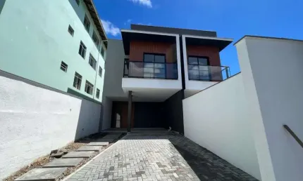 Casa com 3 dormitórios à venda, 123 m² por R$ 690.000,00 - Floresta - Joinville/SC