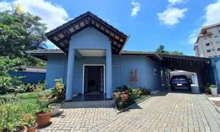 Casa com 3 dormitórios à venda, 257 m² por R$ 1.250.000,00 - Bucarein - Joinville/SC
