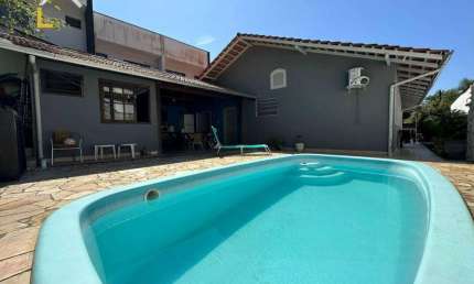 Casa com 4 dormitórios à venda, 188 m² por R$ 890.000,00 - Santo Antônio - Joinville/SC