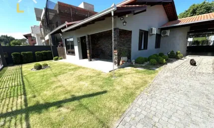 Casa à venda no Saguacu em Joinville, por 1.399.000