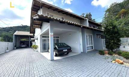 Casa à venda no Bairro América em Joinville, por R$ 1.800.000,00
