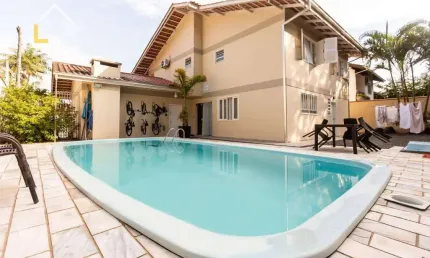 Casa com 4 dormitórios à venda, 290 m² por R$ 1.490.000,00 - América - Joinville/SC