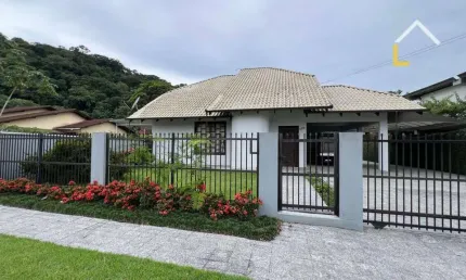 Casa com 3 quartos para alugar no América, Joinville 