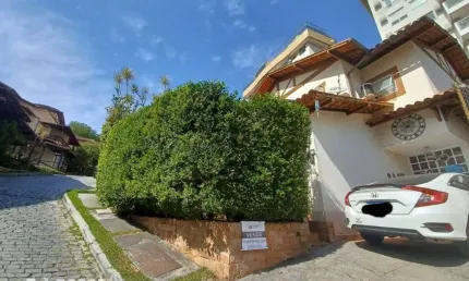 Asset Imóveis vende casa duplex de condoínio, por R$ 1.250.000, em Santa Rosa - Niterói