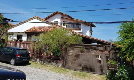 Asset imóveis casa quadriplex em condomínio fechado em camboinhas, com 7 quartos (2suítes) por r$ 1.270.000