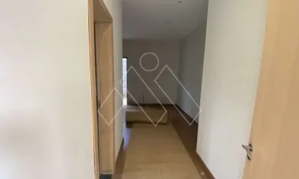 Casa térrea com 3 suites internas e uma suíte externa multifuncional